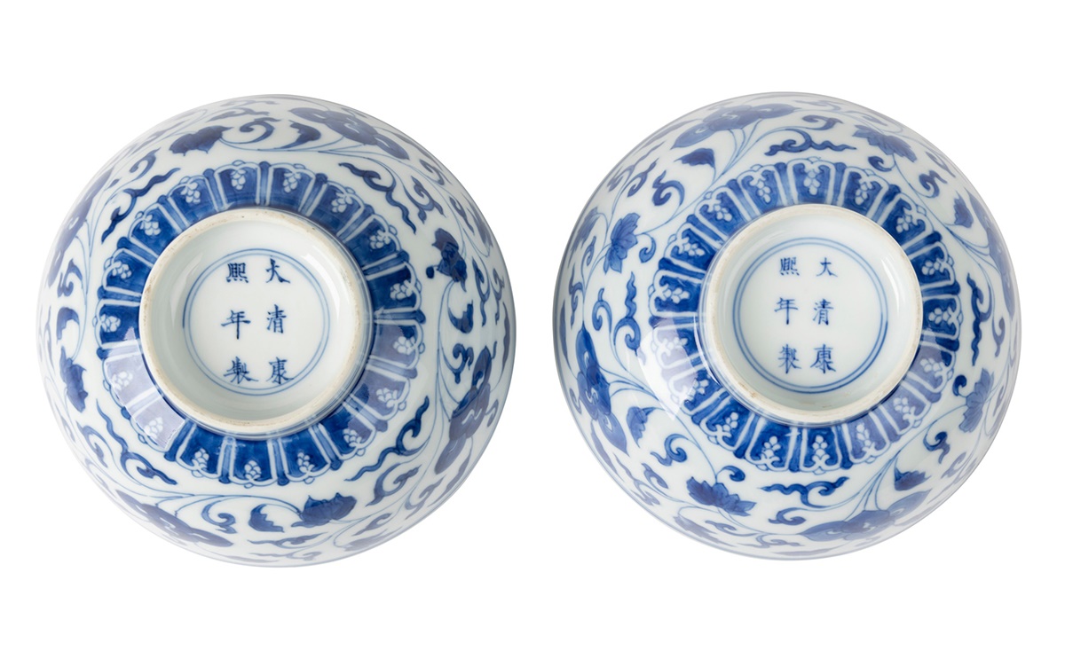 PAIR OF BLUE AND WHITE 'FLOWER' BOWLS QING DYNASTY, KANGXI MARK AND OF THE PERIOD 清康熙款及年代 青花四瓣花卉紋碗（共兩件）