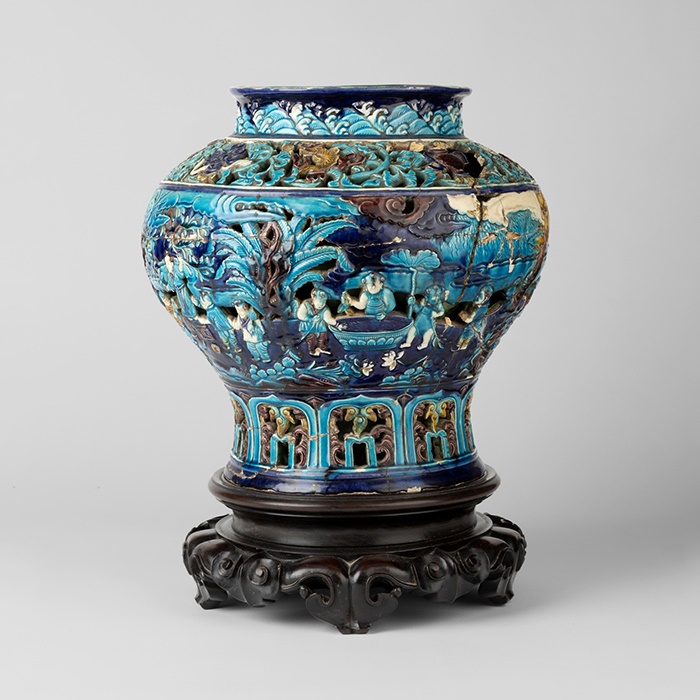 LOT 140 | RARE AND RETICULATED FAHUA 'BOYS AT PLAY' LARGE JAR MING DYNASTY, 15TH-16TH CENTURY | 明 琺華鏤雕嬰戲圖大罐 | £1,000 - £1,500 + fees