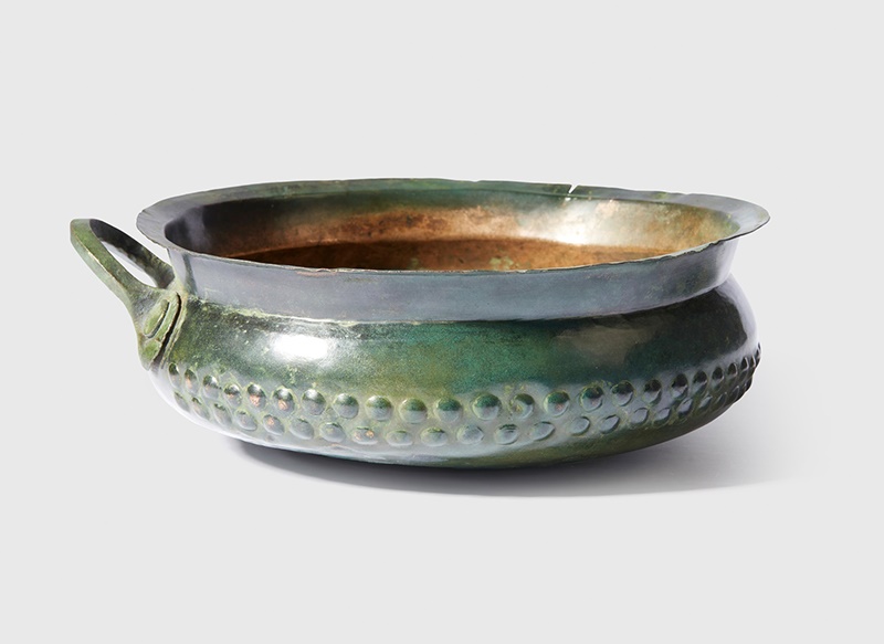 LOT 17 | FINE BRONZE AGE DRINKING CUP | WESTERN EUROPE, C. 800 B.C. | £3,000 - £5,000 + fees
