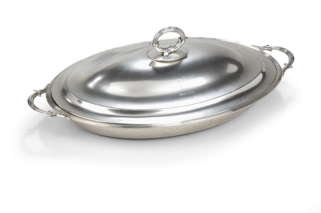 Lot 328 - A George III silver entree dish and cover, Thomas Ellerton and Richard Sibley, London, 1804