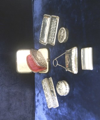 Lot 37 - A collection trinket boxes and purses