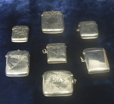Lot 36 - A collection of vesta cases
