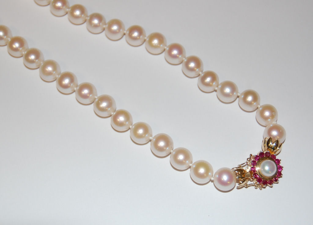 Lot 135 - A cultured pearl necklace with ruby set clasp