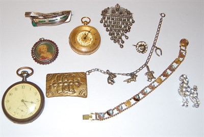 Lot 10 - A collection of items