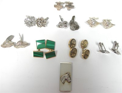 Lot 58 - A collection of assorted cufflinks