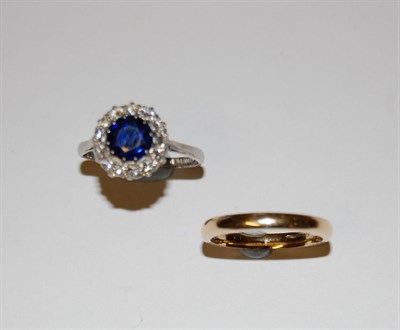 Lot 187 - A sapphire and diamond cluster platinum mounted ring