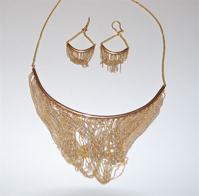 Lot 197 - An 18ct gold eastern fringed necklace and earring suite