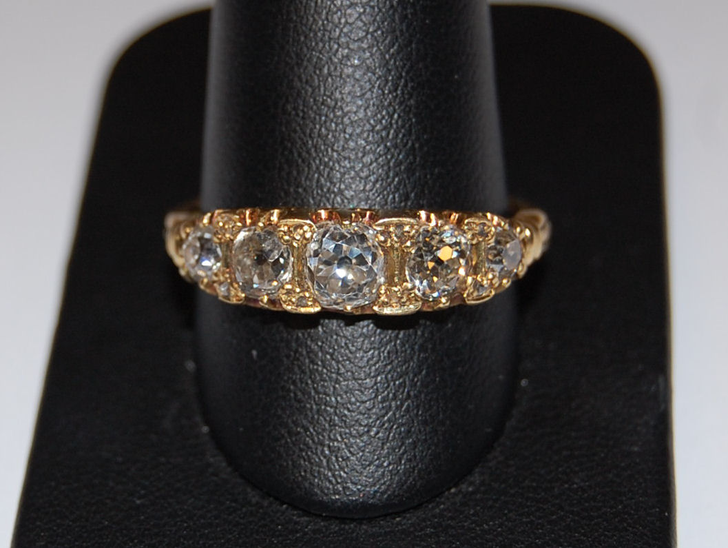 Lot 126 - A five stone diamond ring