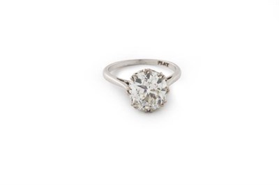 Lot 40 - An early 20th century platinum mounted diamond single-stone ring