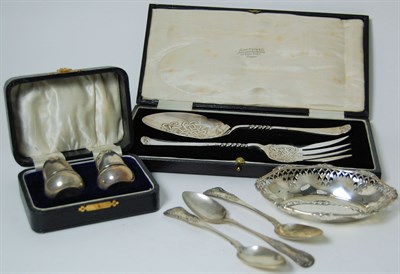 Lot 189 - A group of cased cutlery