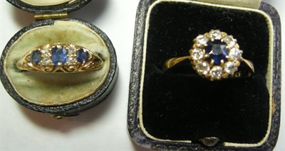 Lot 81 - A sapphire and diamond ring