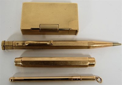 Lot 39 - A 9ct gold propelling pencil