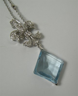 Lot 15 - A Belle Époque style aquamarine and diamond necklace