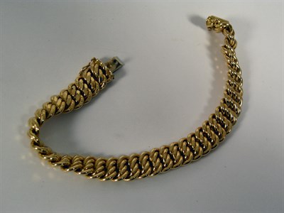 Lot 17 - A gold flexible link bracelet