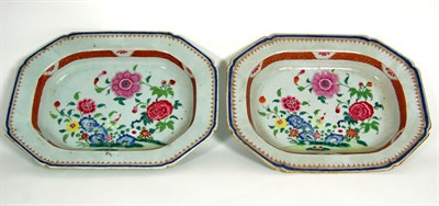 Lot 48 - PAIR OF CHINESE EXPORT FAMILLE ROSE SERVING DISHES