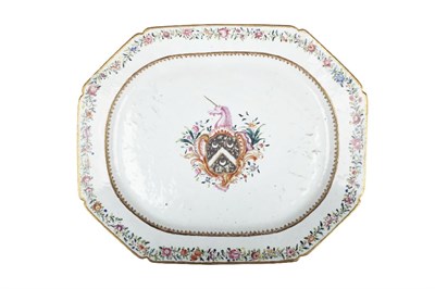 Lot 192 - CHINESE EXPORT FAMILLE ROSE ARMORIAL ASHET