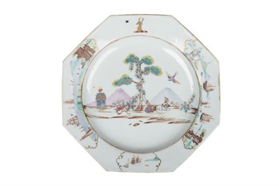 Lot 191 - CHINESE EXPORT FAMILLE ROSE OCTAGONAL ARMORIAL PLATE