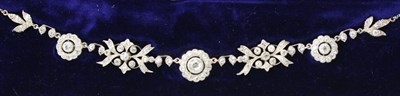 Lot 77 - An Edwardian diamond necklace