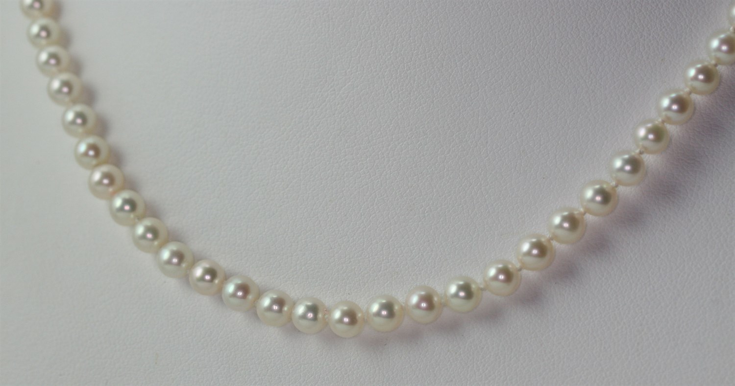 Lot 125 - A cultured pearl necklace