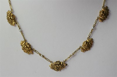 Lot 82 - An early 20th century French gold necklace