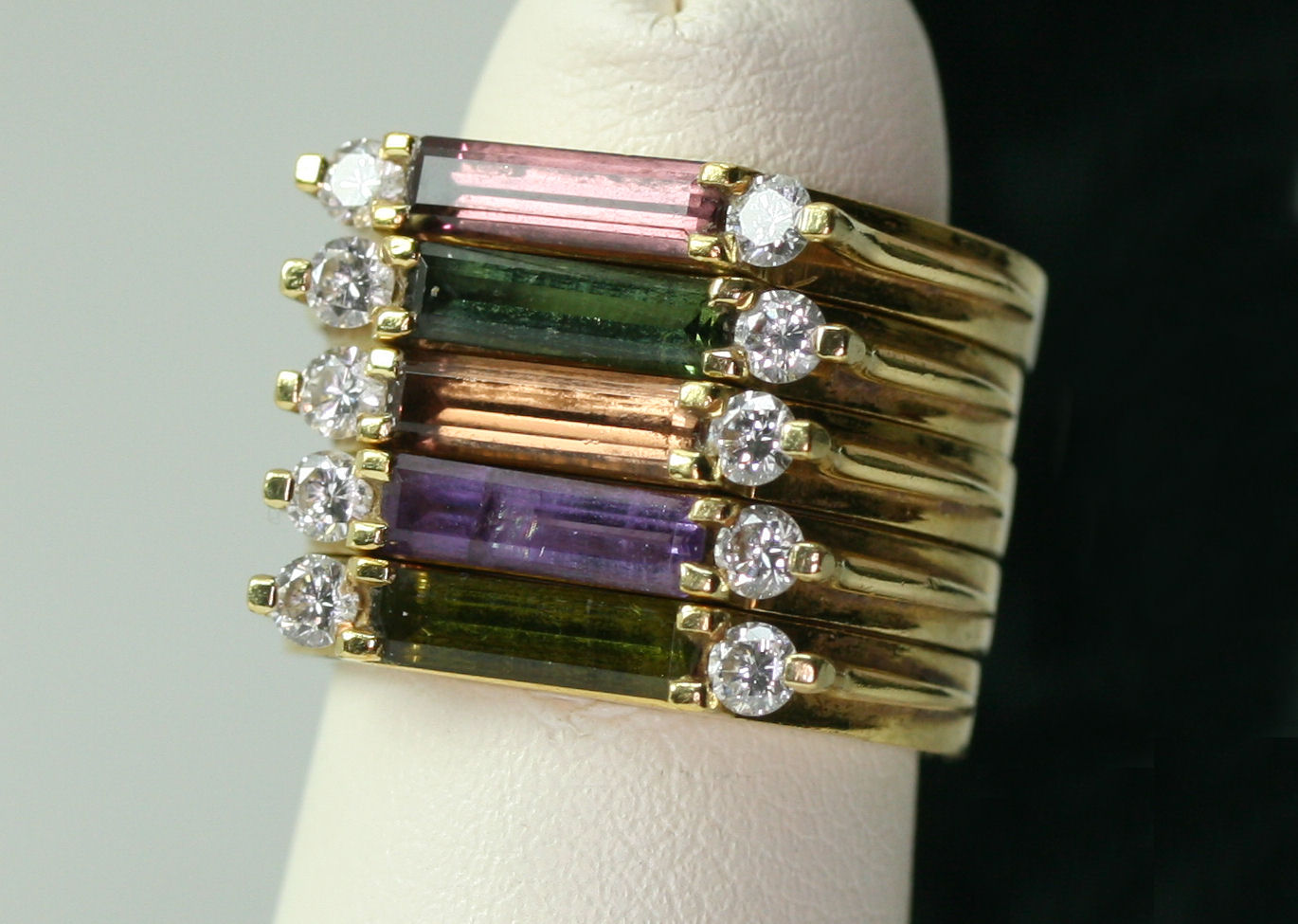 Lot 135 - A suite of five assorted diamond and gem set rings