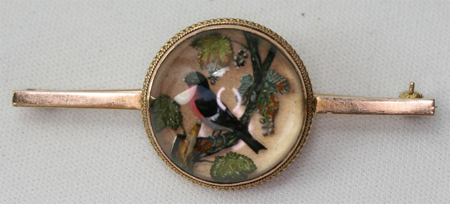 Lot 20 - An Edwardian 9ct gold mounted reverse painted crystal intaglio brooch