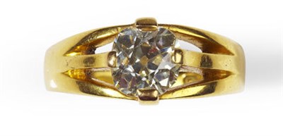 Lot 58 - A gentleman's solitaire diamond ring