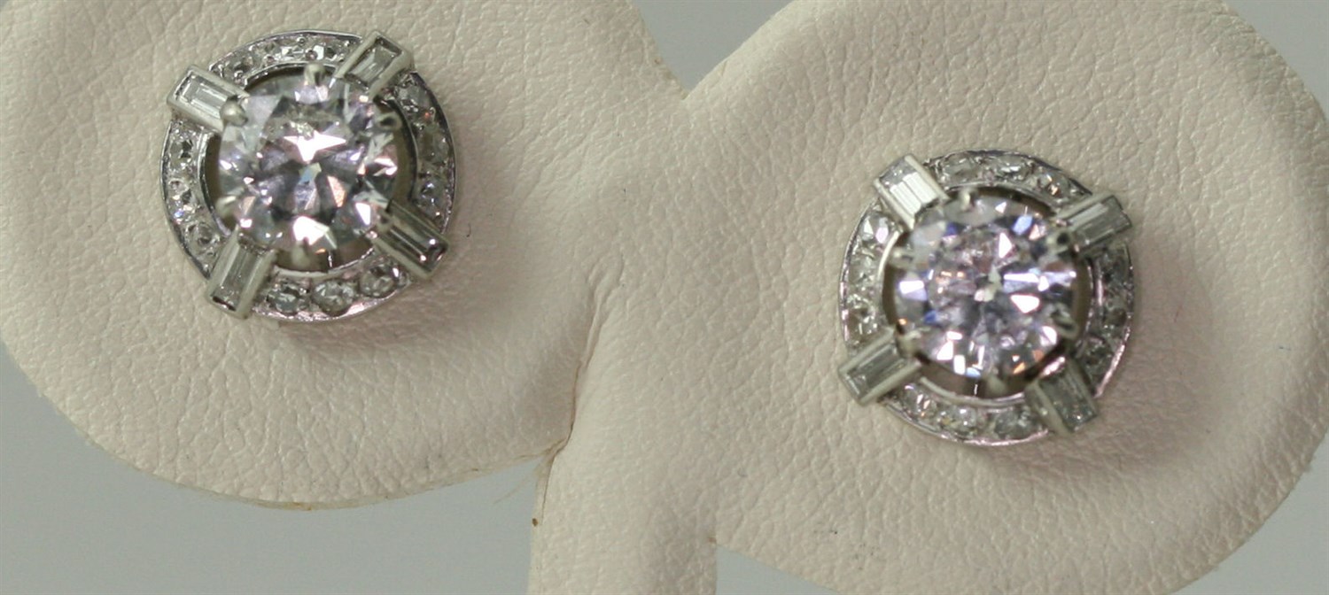 Lot 73 - A pair of early 20th century diamond cluster earrings