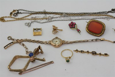 Lot 89 - A collection of items