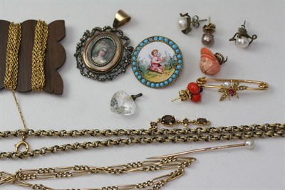 Lot 98 - A collection of jewellery and costume jewellery