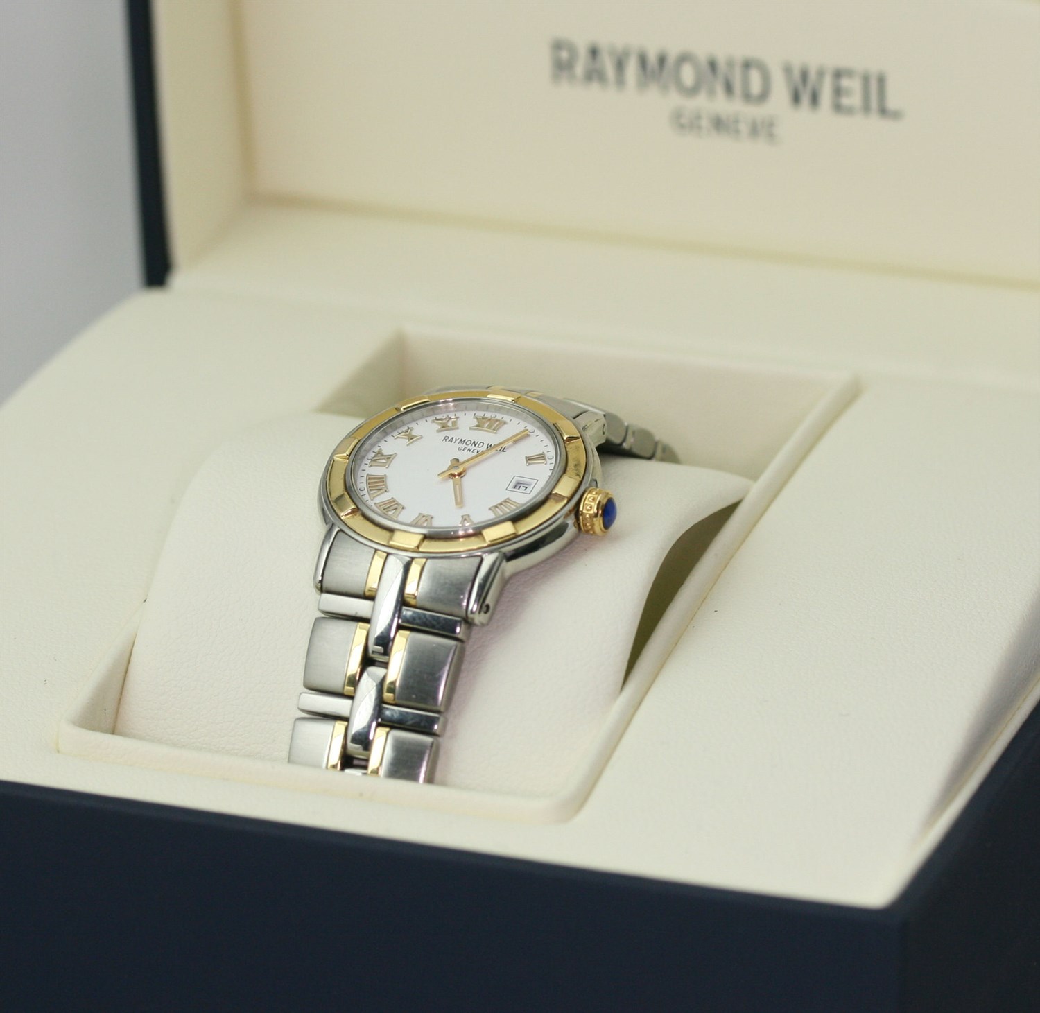 Lot 110 - RAYMOND WEIL - a lady's two-coloured Parsifal wrist watch