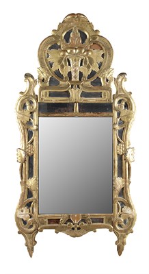 Lot 101 - CONTINENTAL CARVED GILTWOOD WALL MIRROR