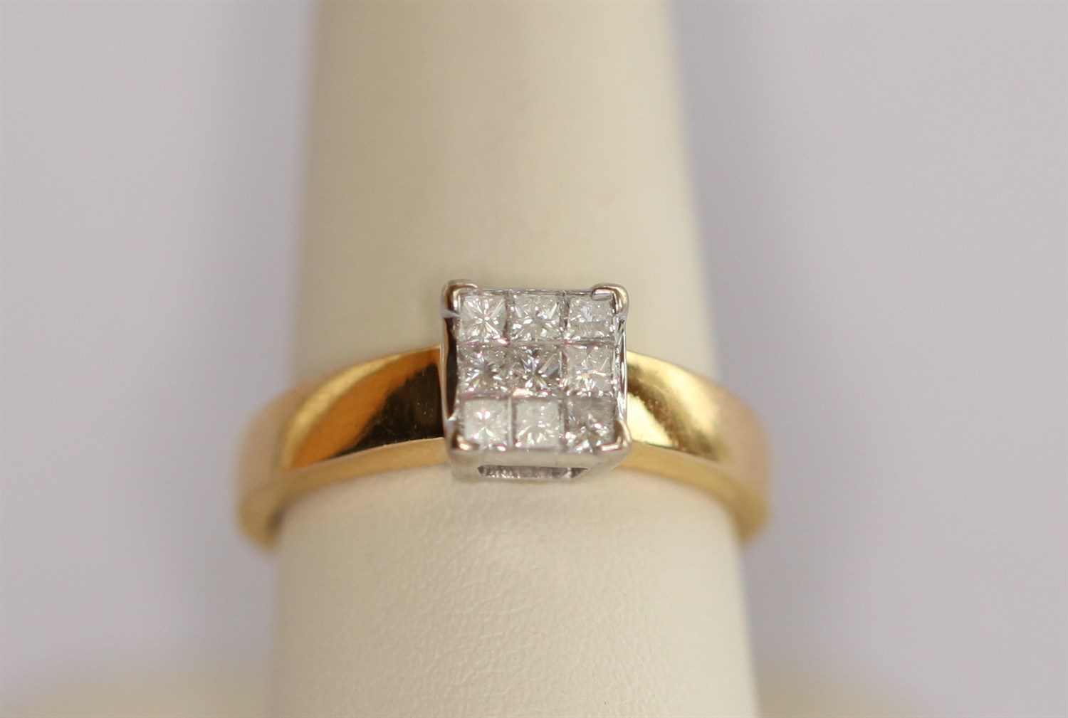 Lot 157 - An 18ct gold mounted diamond cluster ring