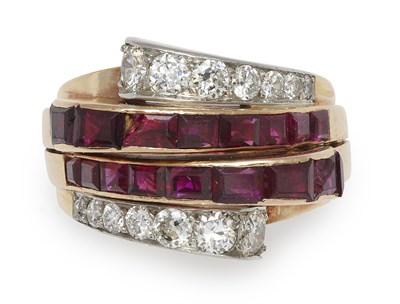 Lot 289 - A 1940s ruby and diamond set ring