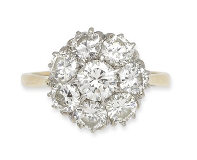 Lot 179 - A diamond cluster ring