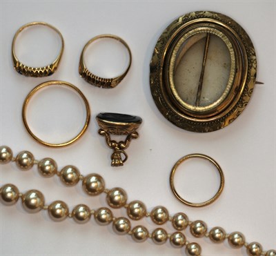 Lot 460 - A mixed group of gold and other items of jewellery
