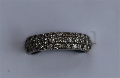 Lot 210 - A diamond set ring