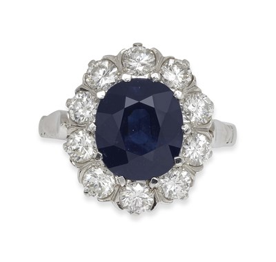 Lot 311 - A sapphire and diamond set cluster ring