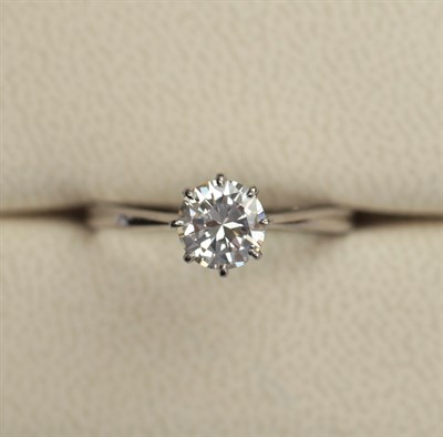 Lot 160 - A diamond single-stone ring