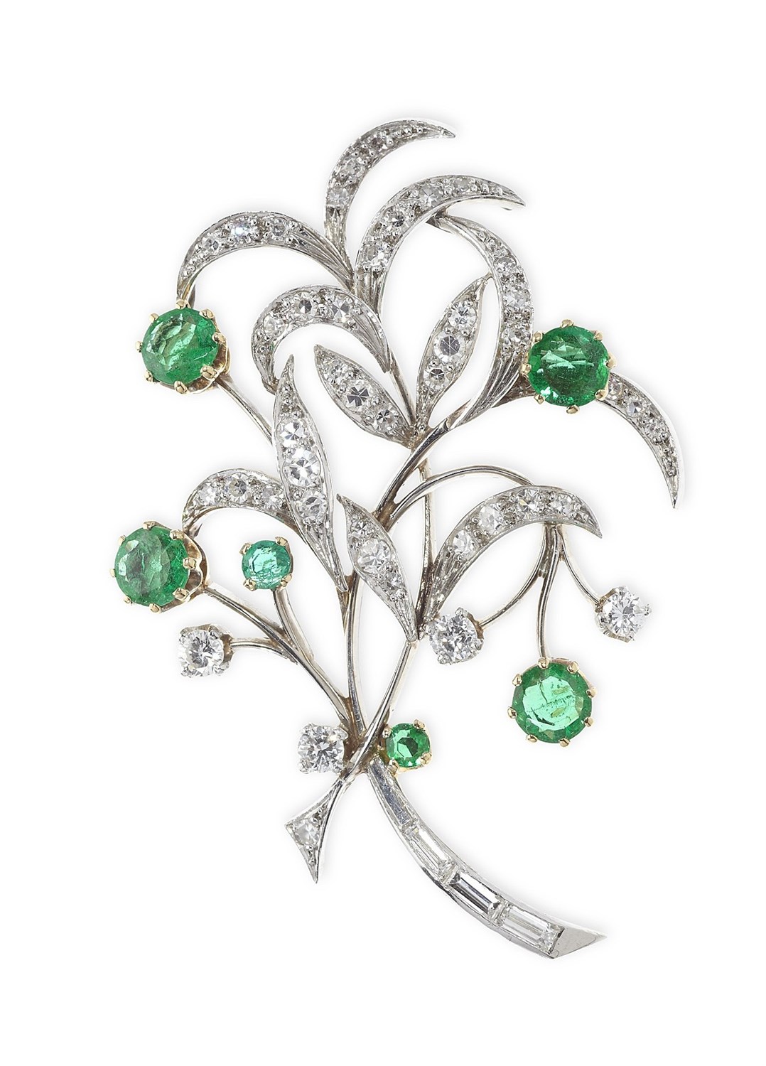 Lot 236 - An emerald and diamond set brooch