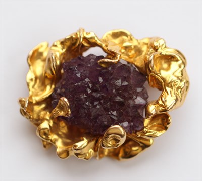 Lot 383 - A mid-20th century 9ct gold mounted amethyst crystal cluster set brooch
