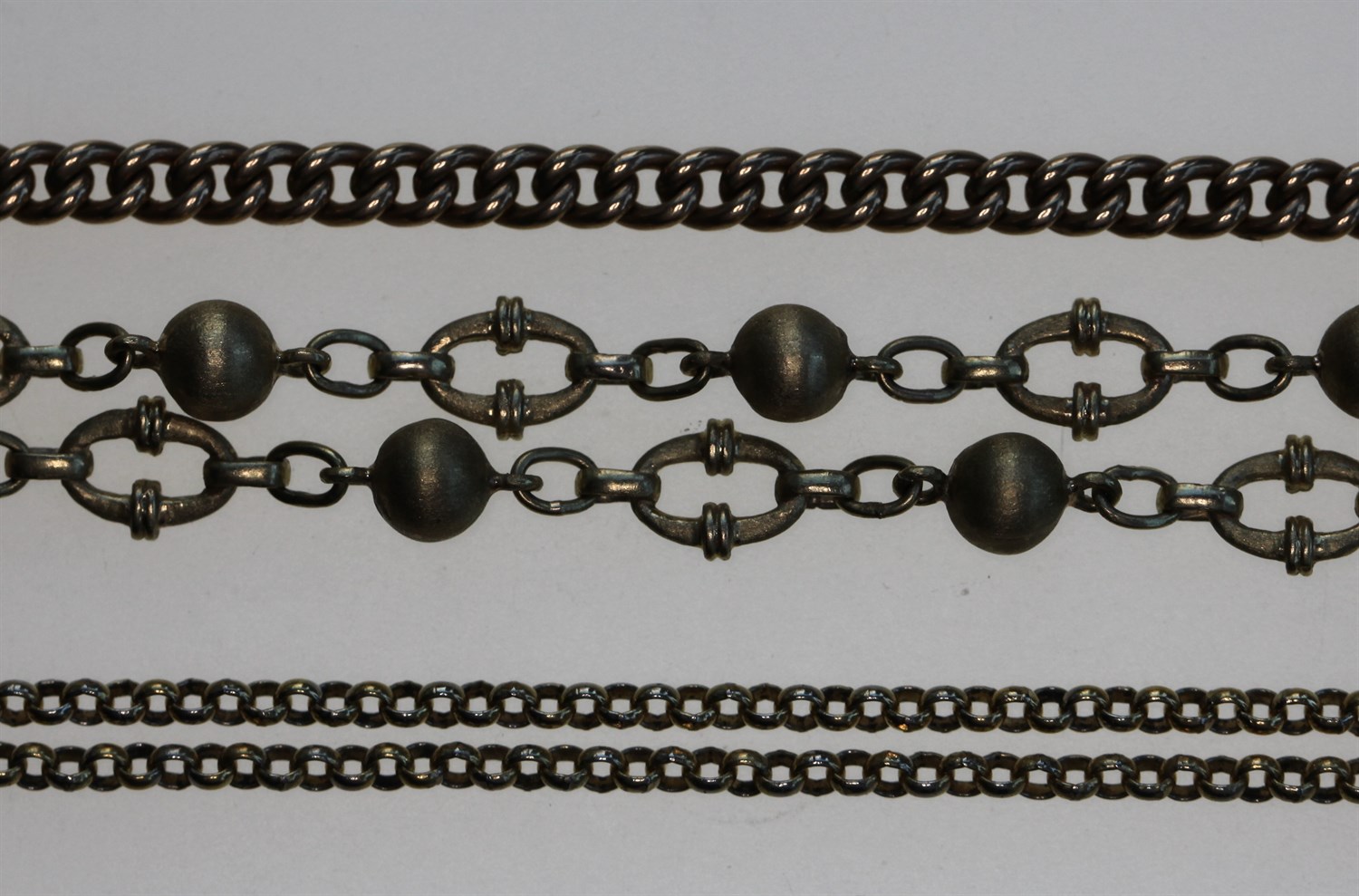 Lot 139 - Three assorted chains