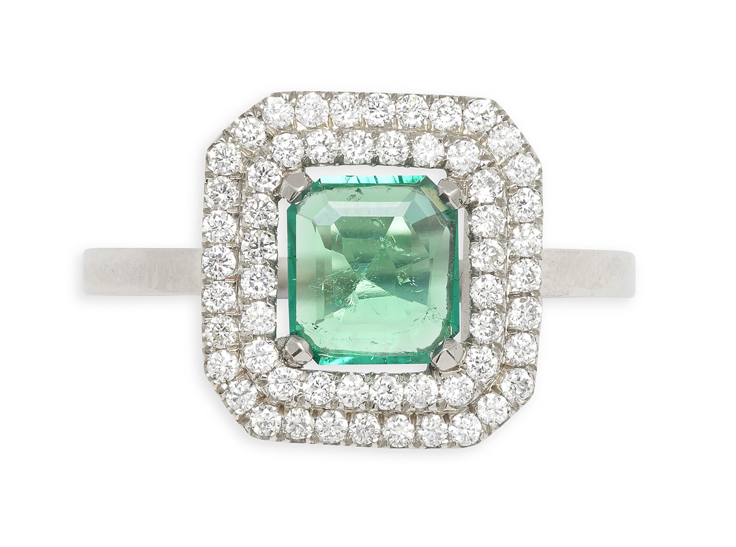 Lot 233 - An emerald and diamond set ring