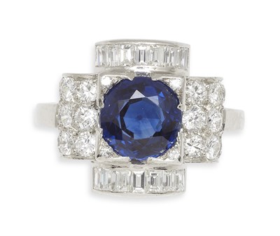 Lot 317 - An Art Deco sapphire and diamond set ring