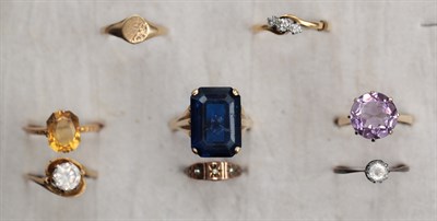 Lot 449 - A group of gem set rings