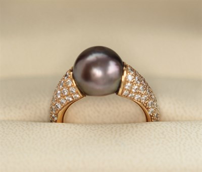 Lot 277 - A large black cultured pearl and diamond set ring