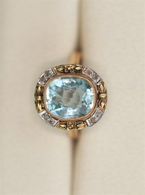 Lot 422 - An early 20th century aquamarine and diamond set ring