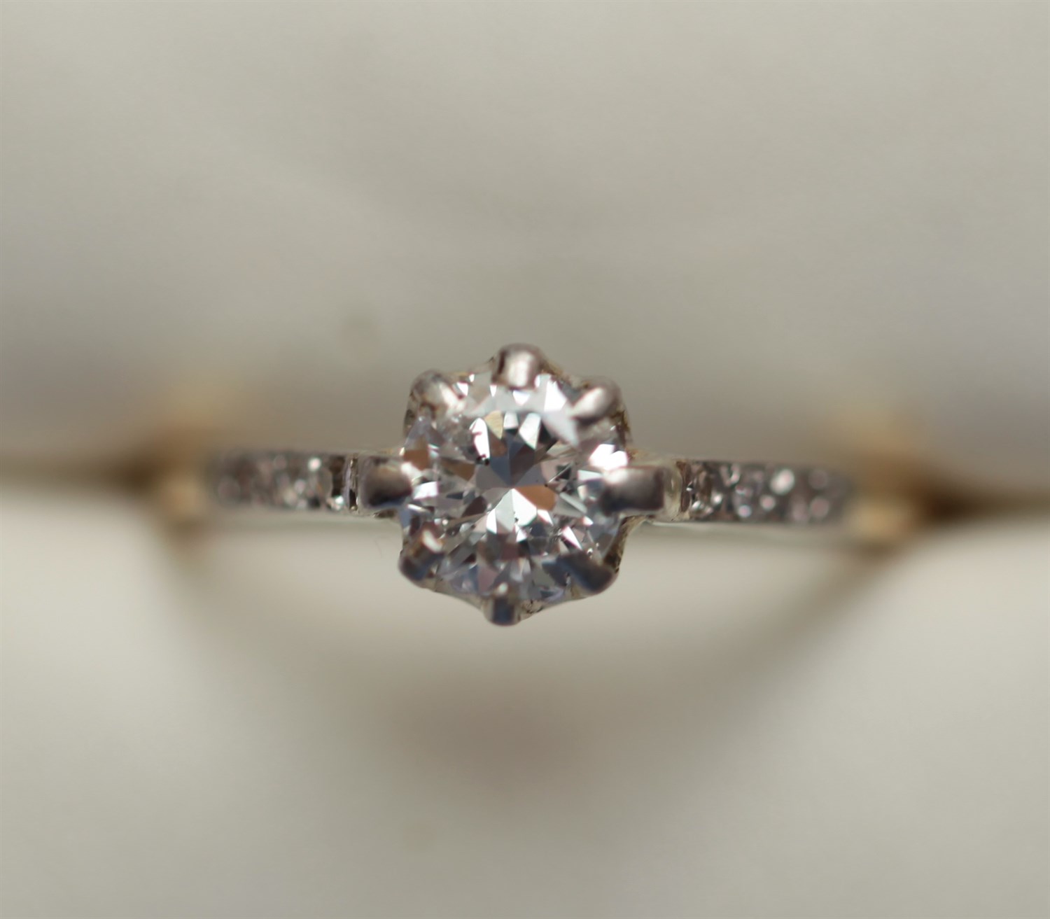 Lot 193 - An 18ct gold and platinum mounted diamond single-stone ring
