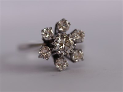 Lot 180 - A diamond set cluster ring