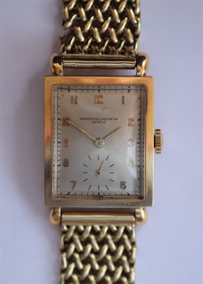 Lot 131 - VACHERON & CONSTANTIN - A gentleman's 18ct gold wristwatch
